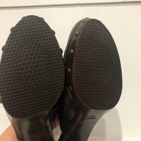 Stuart Weitzman Pewter Snake Pattern Mule Sz. 10.5 - Picture 11 of 11